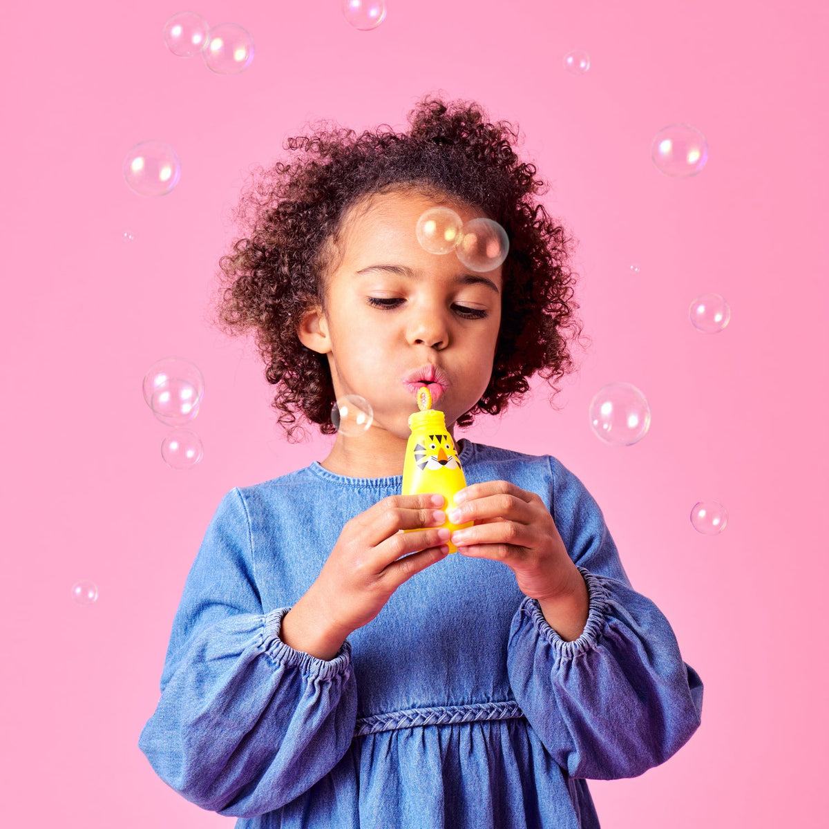 Kidoki Animal Squeezy Bubbles Pop-Up Wand | Tselaine